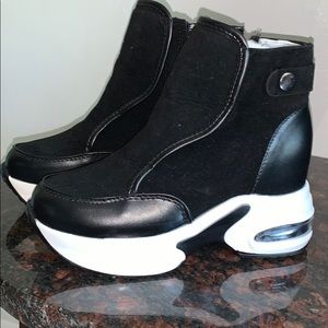 Comfortable boots for women